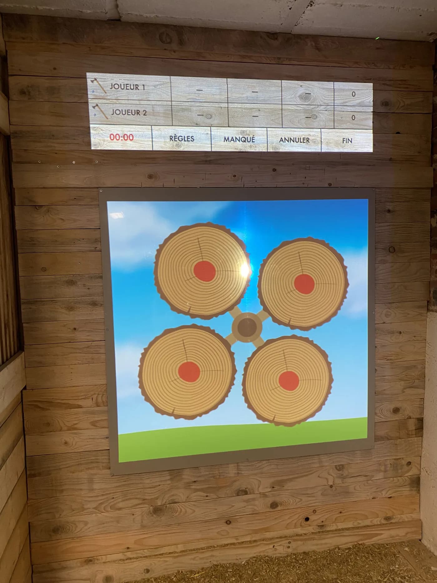 Le jeu Rotation projeté sur la plaque plastique claire, dans un couloir de lancer